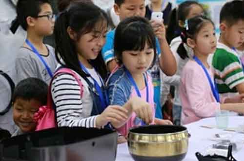 “美的生活電器家庭開放日”帶領(lǐng)10后孩子尋找家鄉(xiāng)的味道 “美的生活電器家庭開放日”帶領(lǐng)10后孩子尋找家鄉(xiāng)的味道