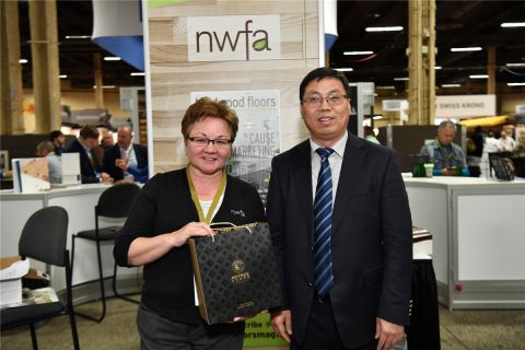 美國大師漆與大藝樹地板共同研發新型環保地板 美國大師漆與大藝樹地板共同研發新型環保地板