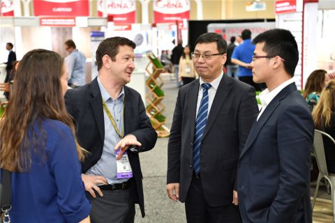 美國大師漆與大藝樹地板共同研發新型環保地板 美國大師漆與大藝樹地板共同研發新型環保地板