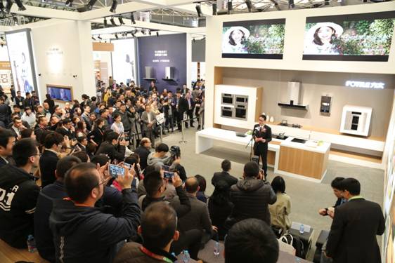 媽媽的時間機器亮相2017AWE 方太再掀智能廚電熱潮 媽媽的時間機器亮相2017AWE 方太再掀智能廚電熱潮