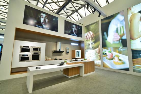 媽媽的時間機器亮相2017AWE 方太再掀智能廚電熱潮 媽媽的時間機器亮相2017AWE 方太再掀智能廚電熱潮