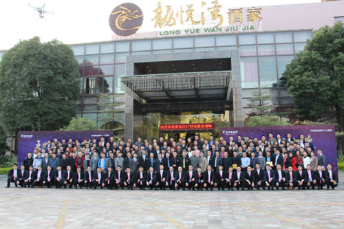 百場(chǎng)盛會(huì) 萬(wàn)人沸騰 探尋財(cái)富脈絡(luò)