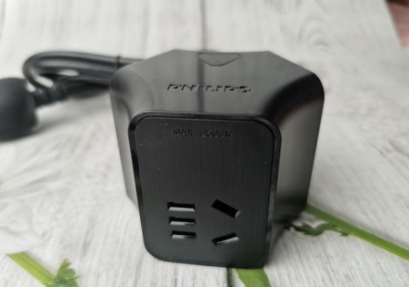 有了飛利浦摩天輪系列插座,充電器什么的都是浮云! 有了飛利浦摩天輪系列插座,充電器什么的都是浮云!