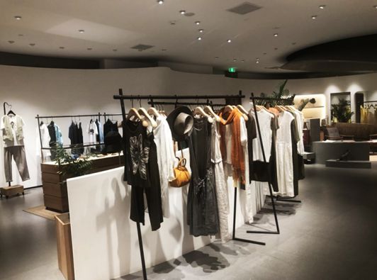 SNVA上為照明為例外女裝全場燈光設計并提供優質燈具