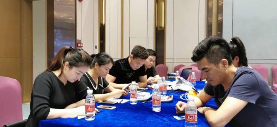 華藝廣場攜手六大原創燈飾品牌創始人嗨爆直播間！