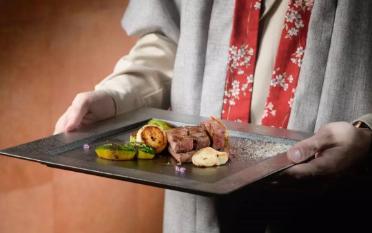 工程案例|寶輝燈飾助力萊佛士酒店打造奢華傳奇！