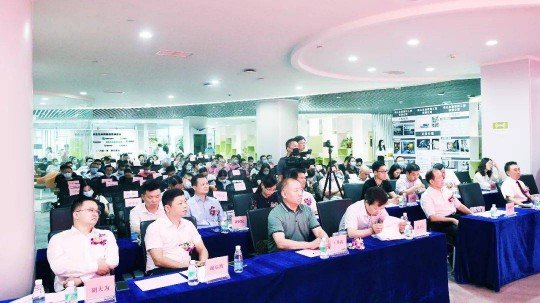 品牌榮譽|興輝國際斬獲“中國陶瓷產業高質量發展聯盟品牌” 品牌榮譽|興輝國際斬獲“中國陶瓷產業高質量發展聯盟品牌”