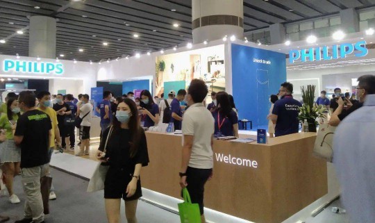 建博會上各大智能家居品牌產(chǎn)品奪目，經(jīng)銷商打開下半年市場可參考