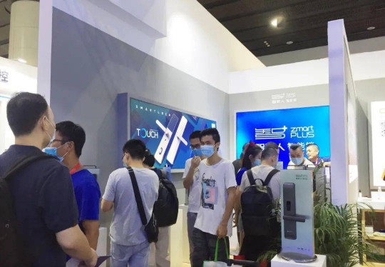 建博會上各大智能家居品牌產(chǎn)品奪目，經(jīng)銷商打開下半年市場可參考