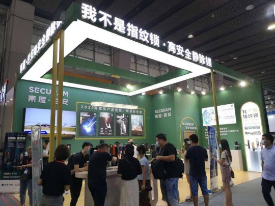 建博會上各大智能家居品牌產(chǎn)品奪目，經(jīng)銷商打開下半年市場可參考