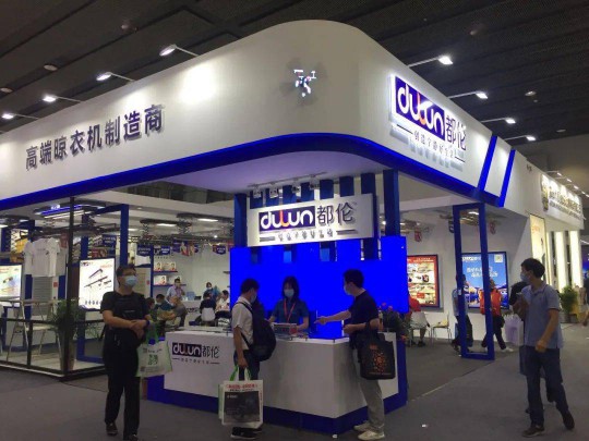 建博會上各大智能家居品牌產(chǎn)品奪目，經(jīng)銷商打開下半年市場可參考