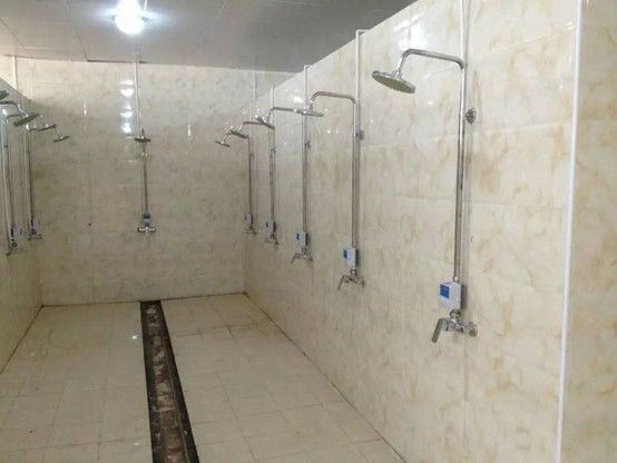 換季又快到了,學(xué)校熱水都換起了超低溫空氣能熱水器 換季又快到了,學(xué)校熱水都換起了超低溫空氣能熱水器