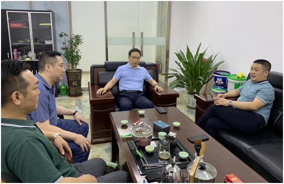 中鐵一局集團第二工程有限公司領(lǐng)導蒞臨雷諾瓷磚膠考察指導