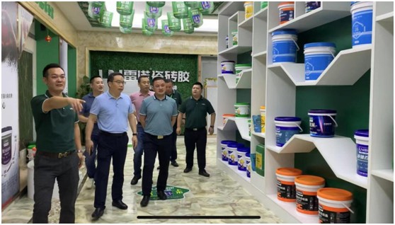 中鐵一局集團第二工程有限公司領(lǐng)導蒞臨雷諾瓷磚膠考察指導